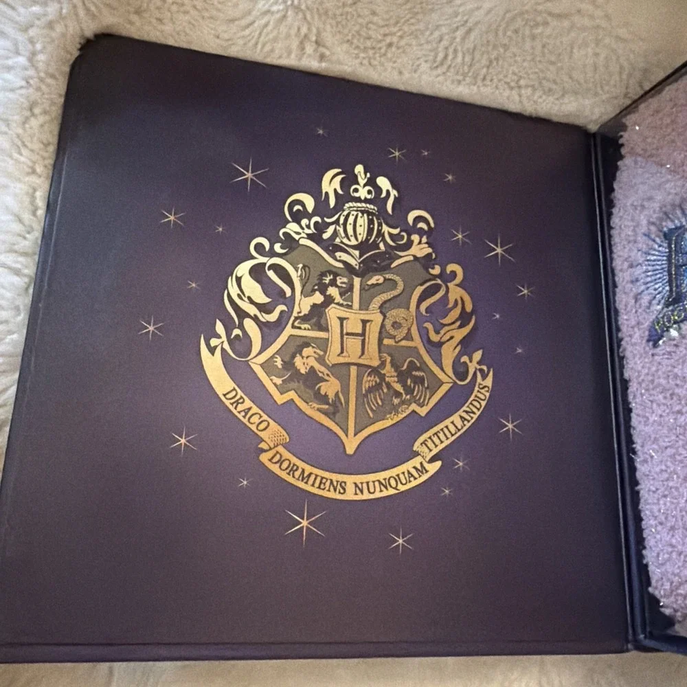 HARRY POTTER Socks 2 Pairs Collector  Box Purple Soft Embroidered Crew Size4-10